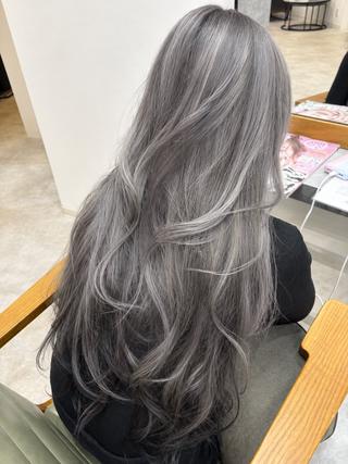 ロング カラー moi Blanc/ Aoyagiのヘアスタイル
