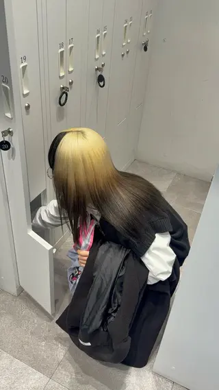 セミロング カラー インナーカラー 推し ブリーチ 髪質改善のヘアスタイル