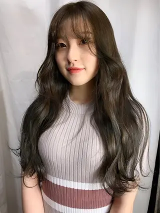 ロング カラー ヘアアレンジ 髙塚碧🇰🇷 韓国ヘア🎗️のヘアスタイル