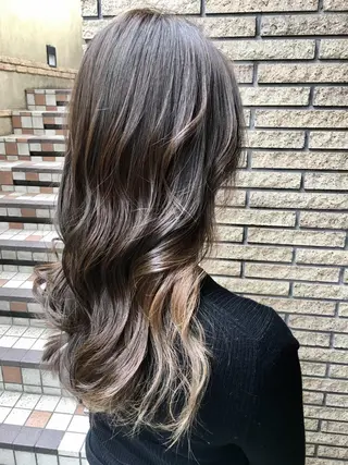 ロング カラー 長谷川 香織のヘアスタイル