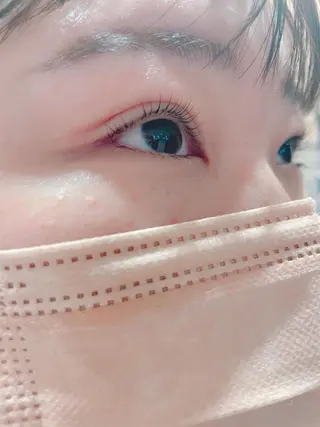 マツエク・マツパ レイヤーカット✖️ 柔らかベージュカラーのヘアスタイル