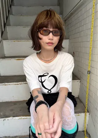 ショート カラー MIU/ルーツカラー 顔まわりレイヤーのヘアスタイル