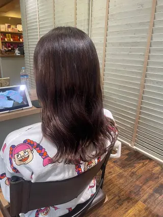 セミロング 山口 里莉のヘアスタイル