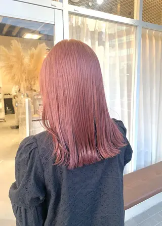 セミロング カラー 眞名子 瑞紀のヘアスタイル