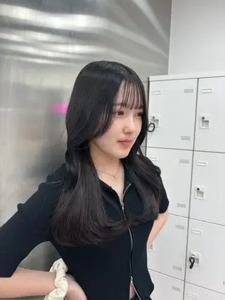 セミロング カラー 抜け感レイヤー︴ ニュアンスカラーのヘアスタイル