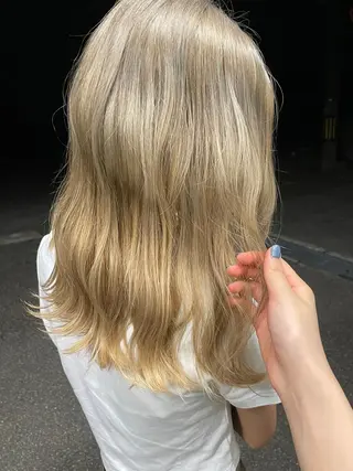 セミロング カラー カジ エリナのヘアスタイル