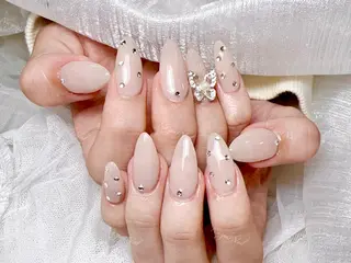 ネイル 🦋 Queenieのネイルデザイン