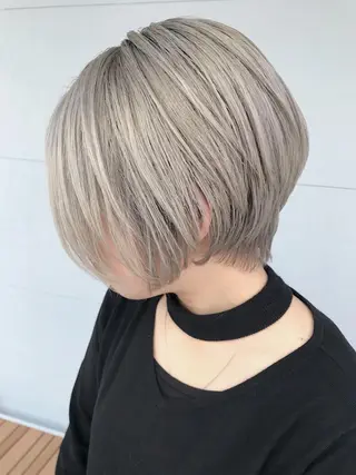 ショート カラー ヘアアレンジ lani ブリーチ /ダブルカラーのヘアスタイル