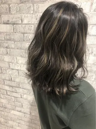 ミディアム カラー Oopsレイヤー 加藤澄都のヘアスタイル