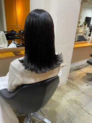 ミディアム カラー MIOベージュカラー 柔らかいカラーのヘアスタイル