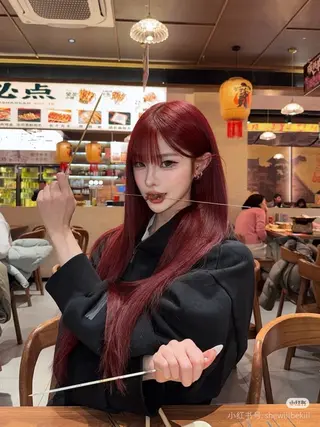 ロング カラー ヘアアレンジ 🩶渋谷の赤髪 トップ/らいる🩶のヘアスタイル