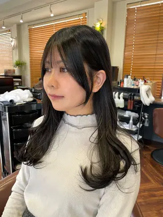 ロング 尾崎 海璃のヘアスタイル