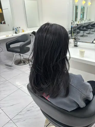 ロング カラー 抜け感レイヤー︴ ニュアンスカラーのヘアスタイル