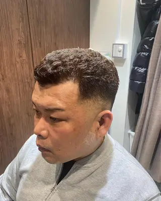 ショート メンズ 小野 大輔のヘアスタイル