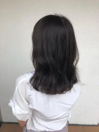 カラー kana .オリーブ /ナチュラルヘアのヘアスタイル