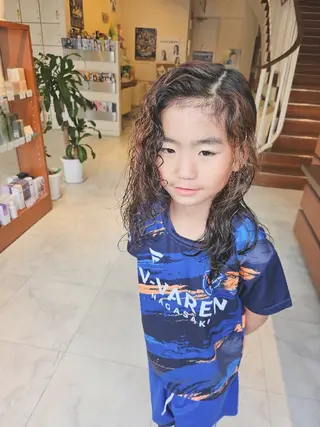 メンズ セミロング 岡田 奈々のヘアスタイル