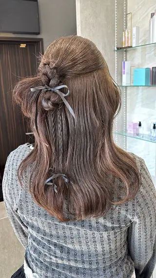 ヘアアレンジ 顔まわりレイヤー/諒 オリーブカラー/天神のヘアスタイル