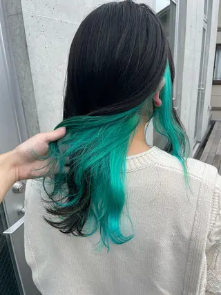 ミディアム カラー インナーカラー 推し ブリーチ  髪質改善のヘアスタイル