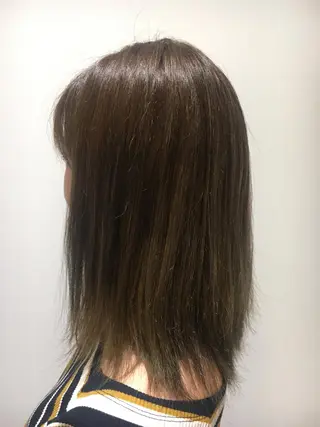 セミロング カラー 江原 彩華のヘアスタイル