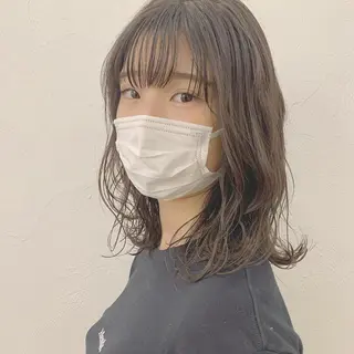ミディアム カラー ネイル ハイトーンボブ 前田 表参道　グレージュのヘアスタイル