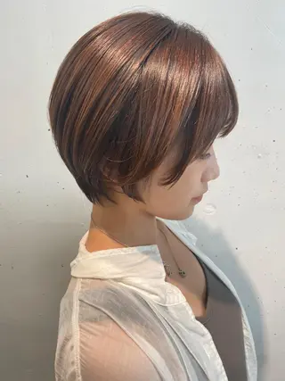 ショート カラー ウルフカット レイヤーカット上柿のヘアスタイル