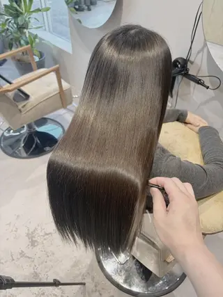 ロング 池田 愛菜のヘアスタイル