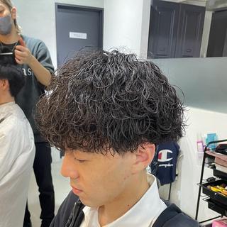 カラー パーマ メンズ 角田 凌のヘアスタイル