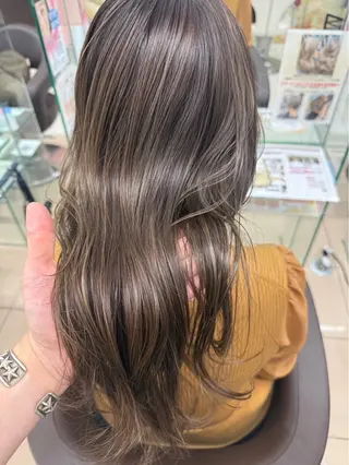 ロング カラー ヘアアレンジ 神品 幸音のヘアスタイル