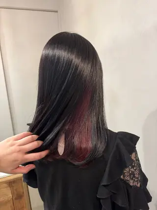 カラー もも ボブ/艶カラーのヘアスタイル