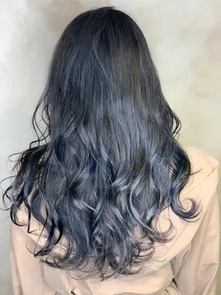 ロング siki. 石渡のヘアスタイル