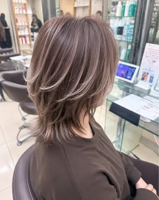 ミディアム カラー 菅野谷 琉那のヘアスタイル