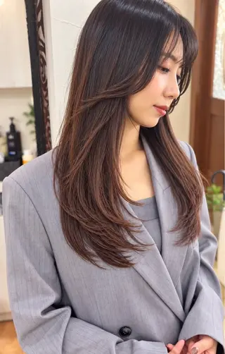 ミディアム カラー grand juteのヘアスタイル
