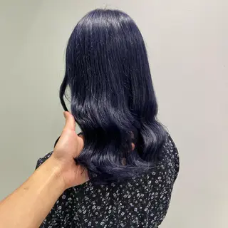 ロング 寒色/ベージュヘア ブリーチありMiOのヘアスタイル