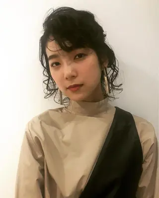 ヘアアレンジ 💓パーマ，💗 レイヤーカットのヘアスタイル