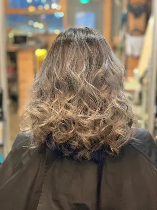 ミディアム カラー ヨッ シーのヘアスタイル