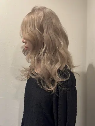セミロング カラー なんば、心斎橋🍓 ハイトーンnicoのヘアスタイル