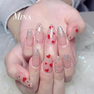 ネイル 🦋 Queenieのネイルデザイン