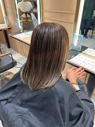 セミロング カラー ゆめ ベージュカラーのヘアスタイル