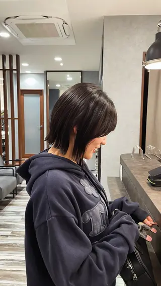 ミディアム 石戸 春菜のヘアスタイル