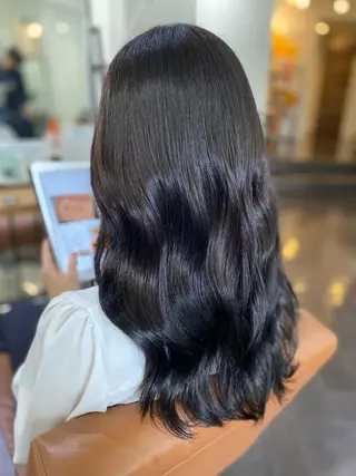 ロング 透明感カラー栄 みゆのヘアスタイル