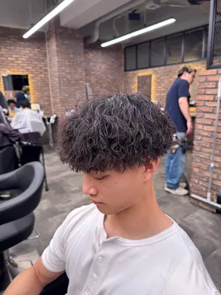 パーマ メンズ ツイスパ/シャドウ MANARUのヘアスタイル