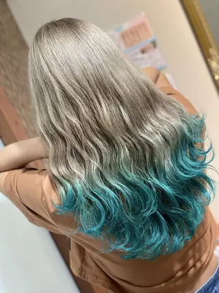 セミロング カラー ハイトーン得意😍 Lumiereのヘアスタイル