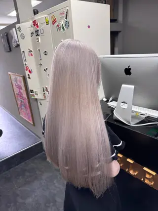 ロング カラー ヘアアレンジ ホワイトカラー/ ピンクベージュにったのヘアスタイル