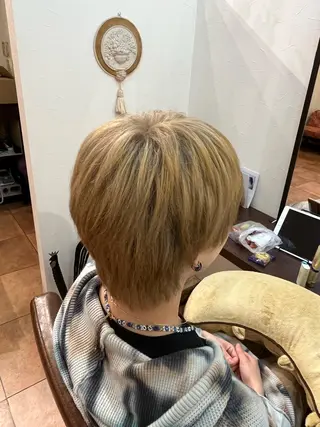 ショート カラー メンズ 戸諸 由香里のヘアスタイル