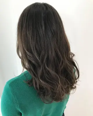 ミディアム カラー ウルフカット レイヤーカット上柿のヘアスタイル