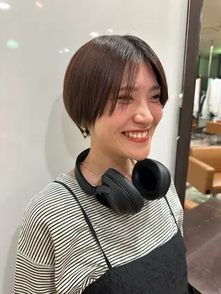 ショート カラー 寺川 ちなつのヘアスタイル