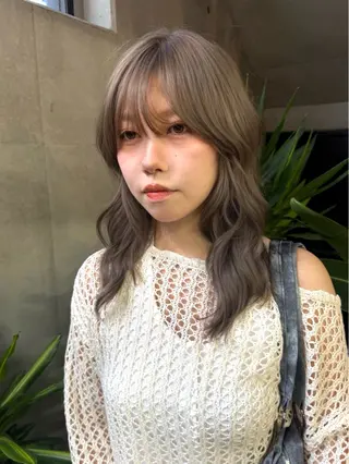 セミロング レイヤーカット\ウル フ　chinatsuのヘアスタイル