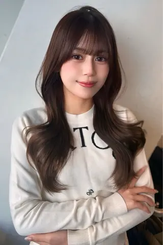 ロング 上田 涼香のヘアスタイル