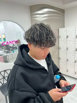 ミディアム カラー パーマ メンズ メンズパーマ特化 TAIGAのヘアスタイル