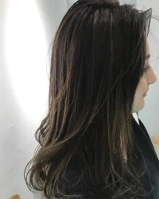 カラー 💓パーマ，💗 レイヤーカットのヘアスタイル